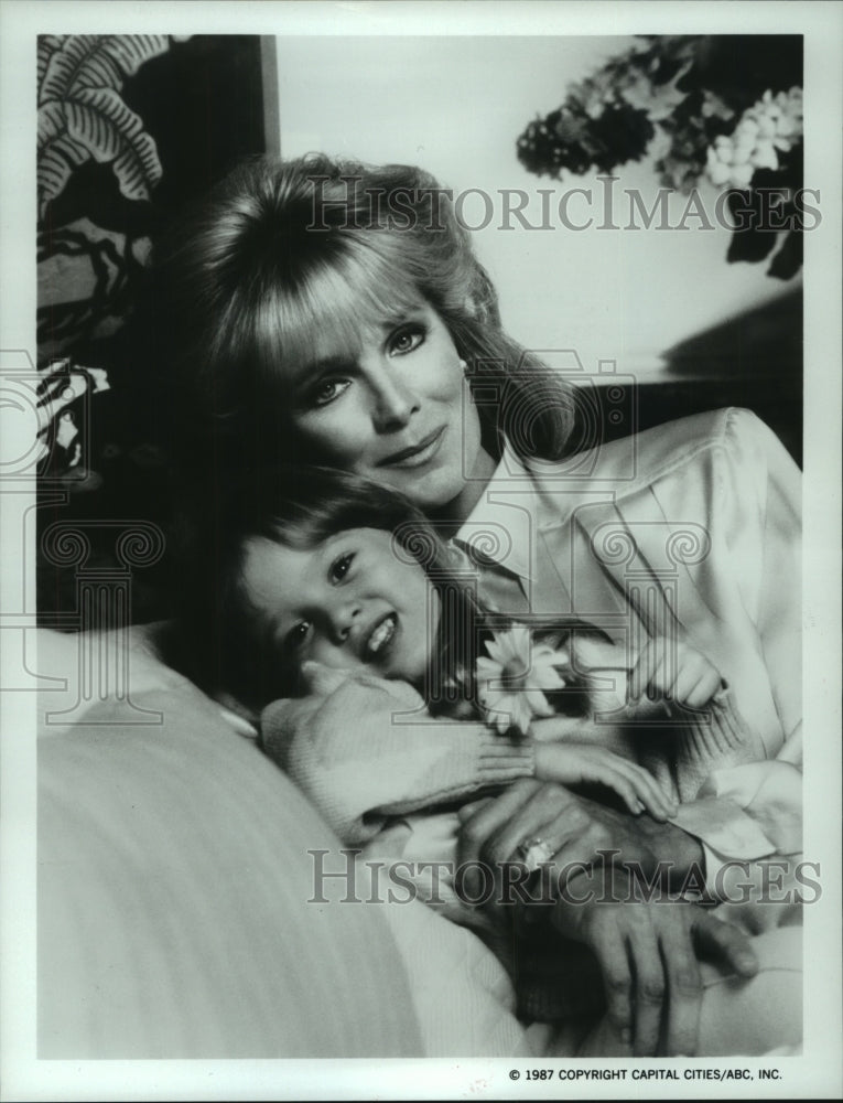 1987 Press Photo Linda Evans &amp; Jessica Player star in &quot;Dynasty&quot;. - hcp05876- Historic Images