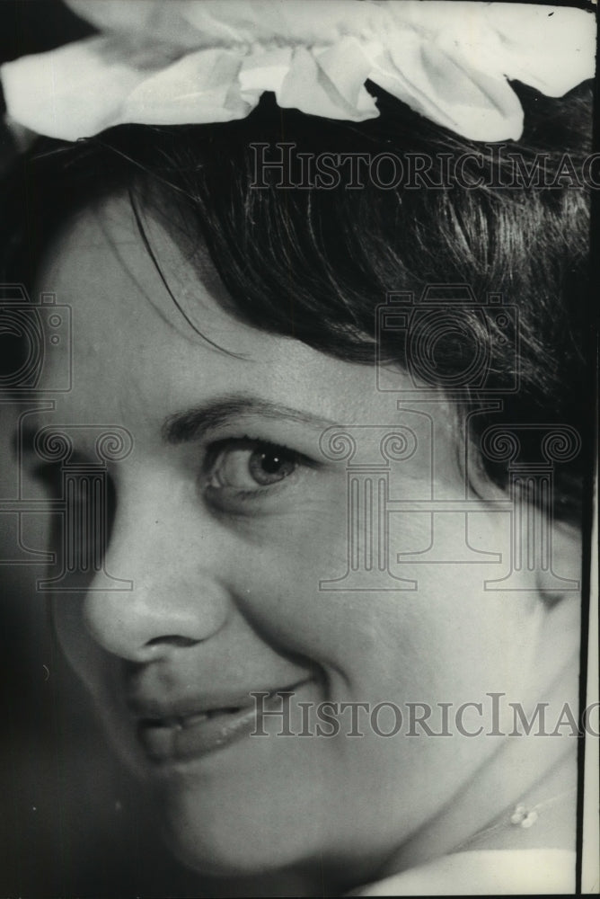 1964 Press Photo Member of the Gilbert &amp; Sullivan Society - hcp06054
