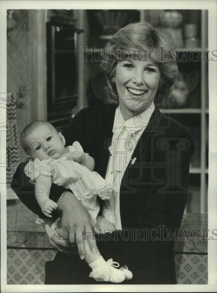 1980 Press Photo Joan Lunden of &quot;Good Morning America&quot; with Daughter Jamie- Historic Images