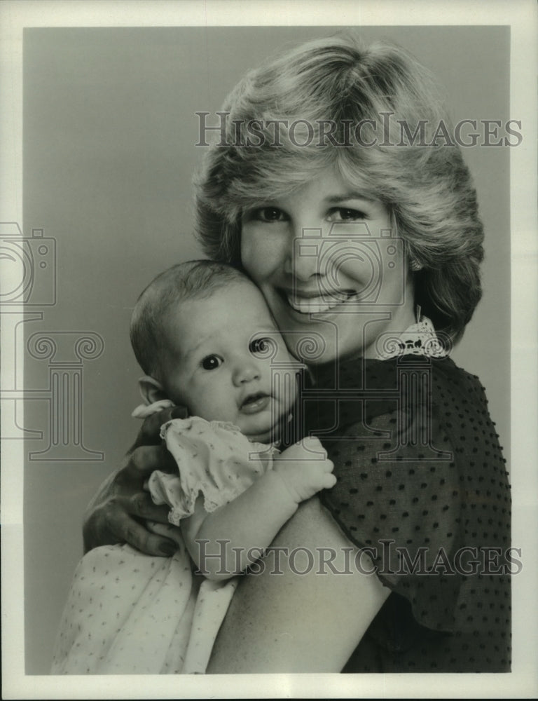 1980 Press Photo Joan Lunden of &quot;Good Morning America&quot; with Daughter Jamie- Historic Images