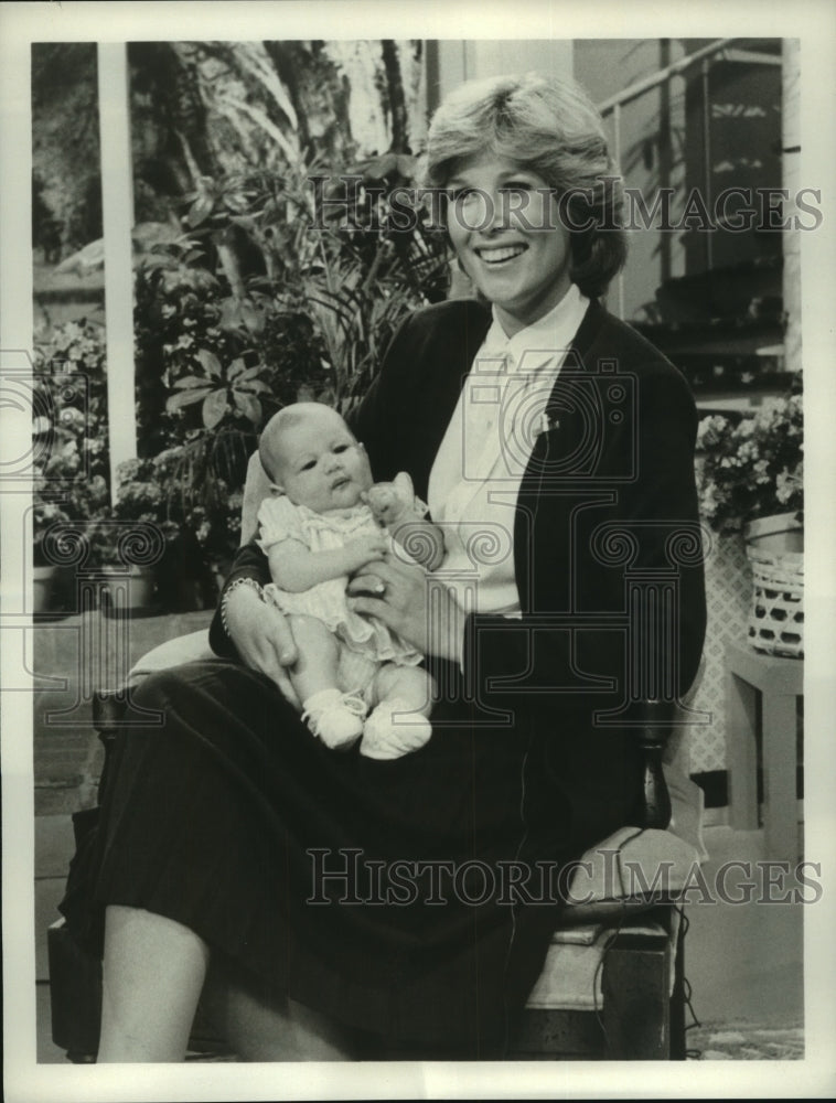 1980 Press Photo Joan Lunden of &quot;Good Morning America&quot; with Daughter Jamie- Historic Images