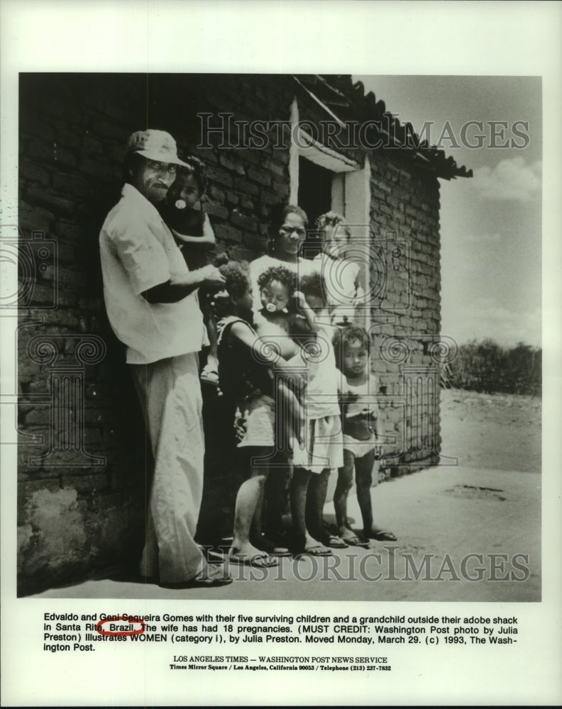 1993 Press Photo Edvaldo, Geni Sequeira Gomes & Family in Santa Rita, Brazil- Historic Images