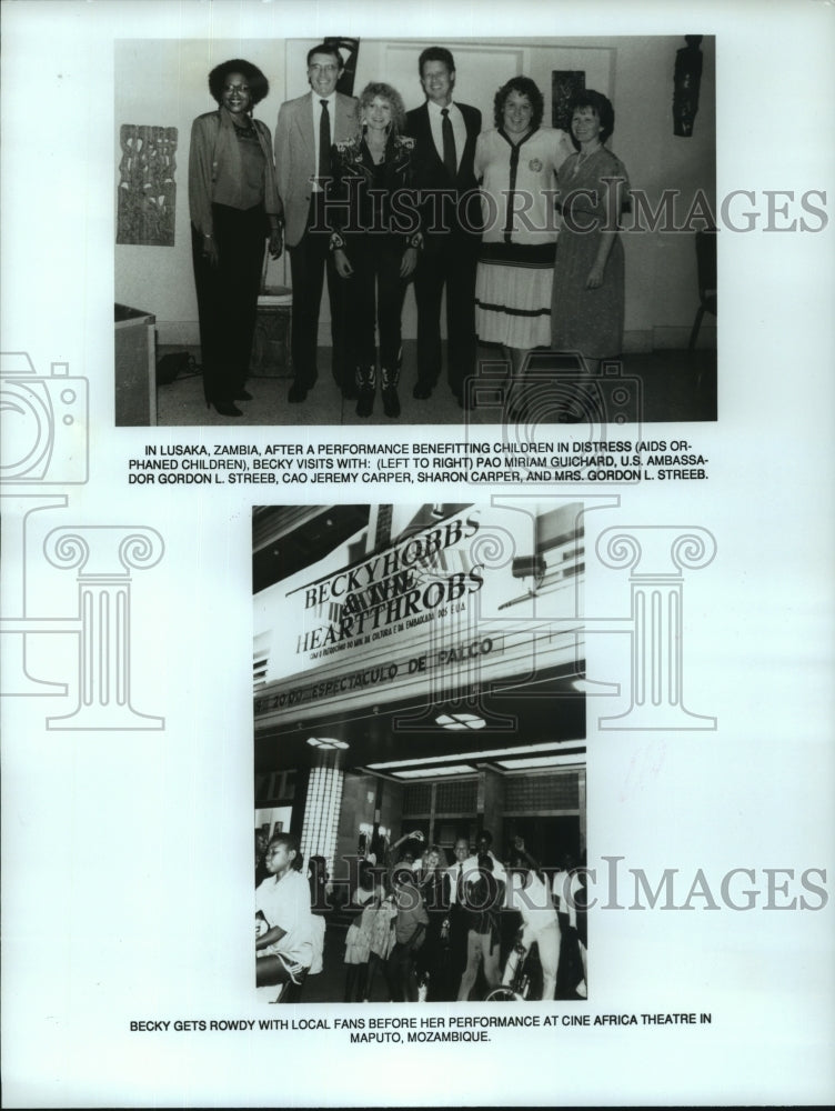 1992 Press Photo Becky Hobbs with fans and friends after benefit concert, Zambia- Historic Images