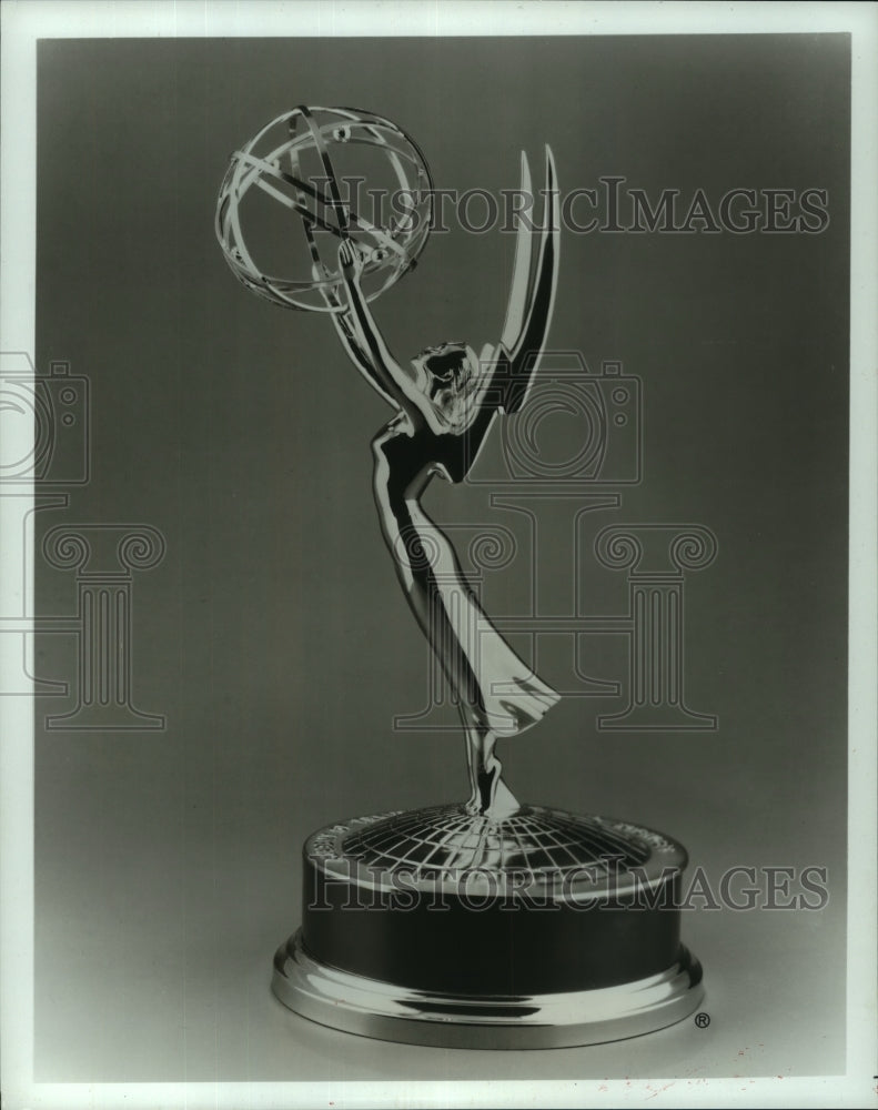 1987 Press Photo Television&#39;s Golden Lady, industry&#39;s Emmy Award for excellence.- Historic Images