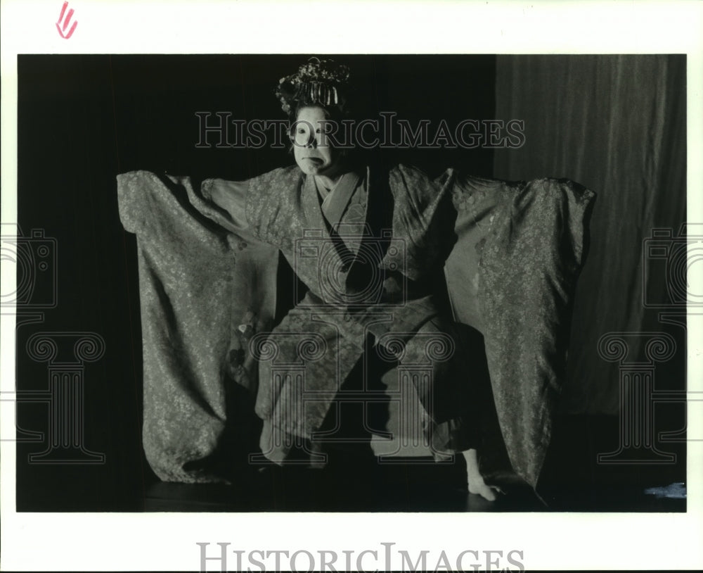 1998 Press Photo Mutsuko Tanaka of the Buto-Sha Tenkei Dance Troupe - hcp06575- Historic Images