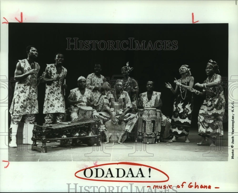 1992 Press Photo Members &quot;Odadaa!&quot; music of Ghana group during performance- Historic Images