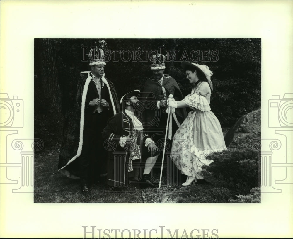 1985 Press Photo Members of the Gilbert & Sullivan Society of Houston- Historic Images