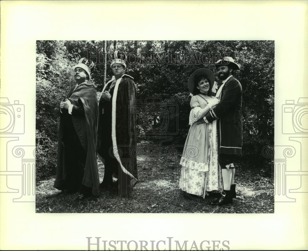 1985 Press Photo Members of the Gilbert &amp; Sullivan Society of Houston- Historic Images