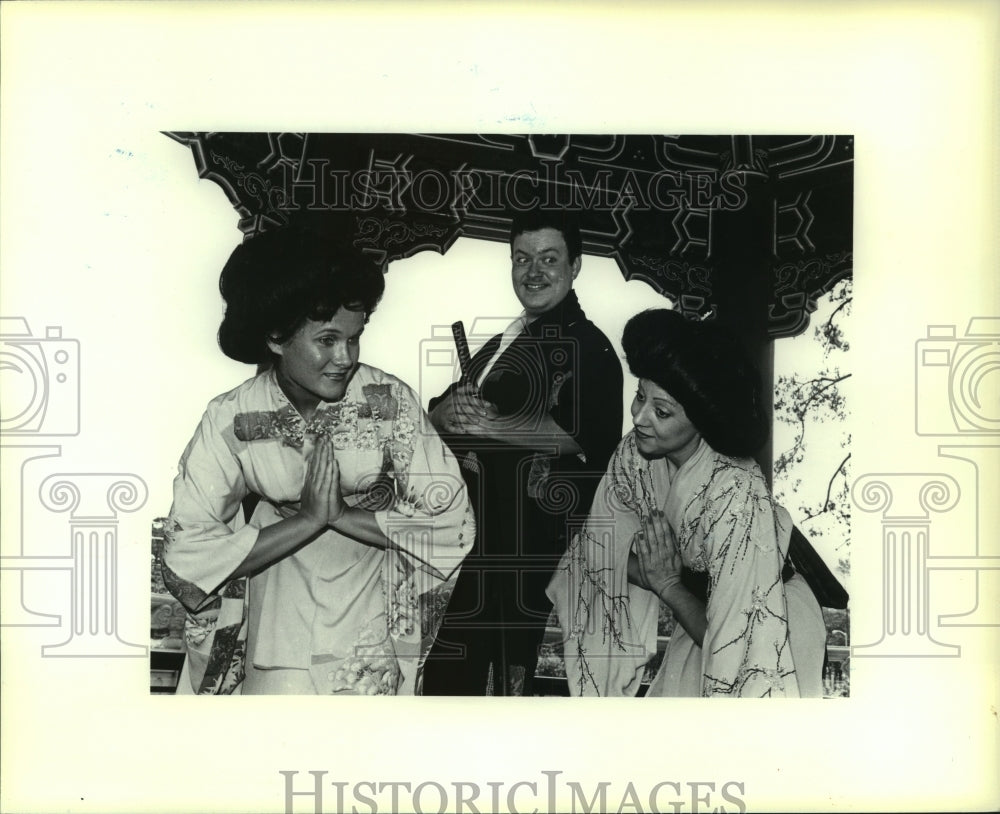 1984 Press Photo The Gilbert and Sullivan Society of Houston&#39;s &quot;The Mikado&quot;- Historic Images