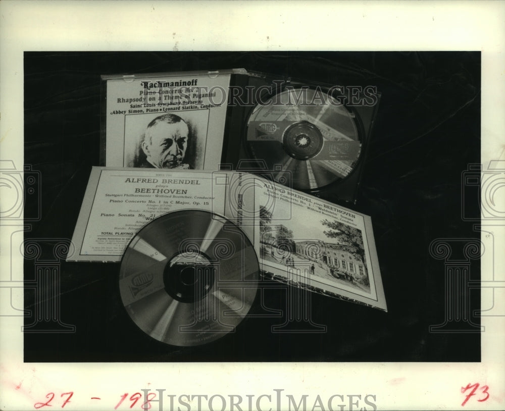 1986 Press Photo CD Wallet with Classical Music - hcp06870- Historic Images