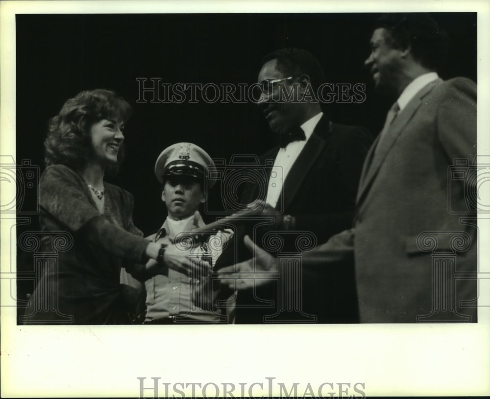 1988 Press Photo Harris County US District Attorney's Office Honors Mikal Frey- Historic Images