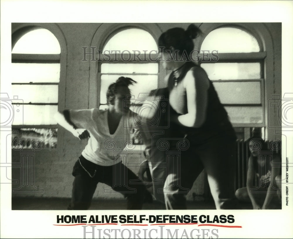 1996 Press Photo Home Alive Self-Defense Class - hcp06955- Historic Images