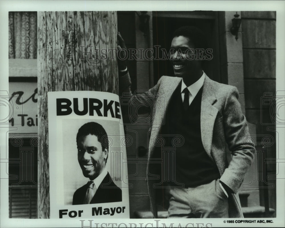 1986 Press Photo Kevin Hooks stars in "He's The Mayor". - hcp07047- Historic Images
