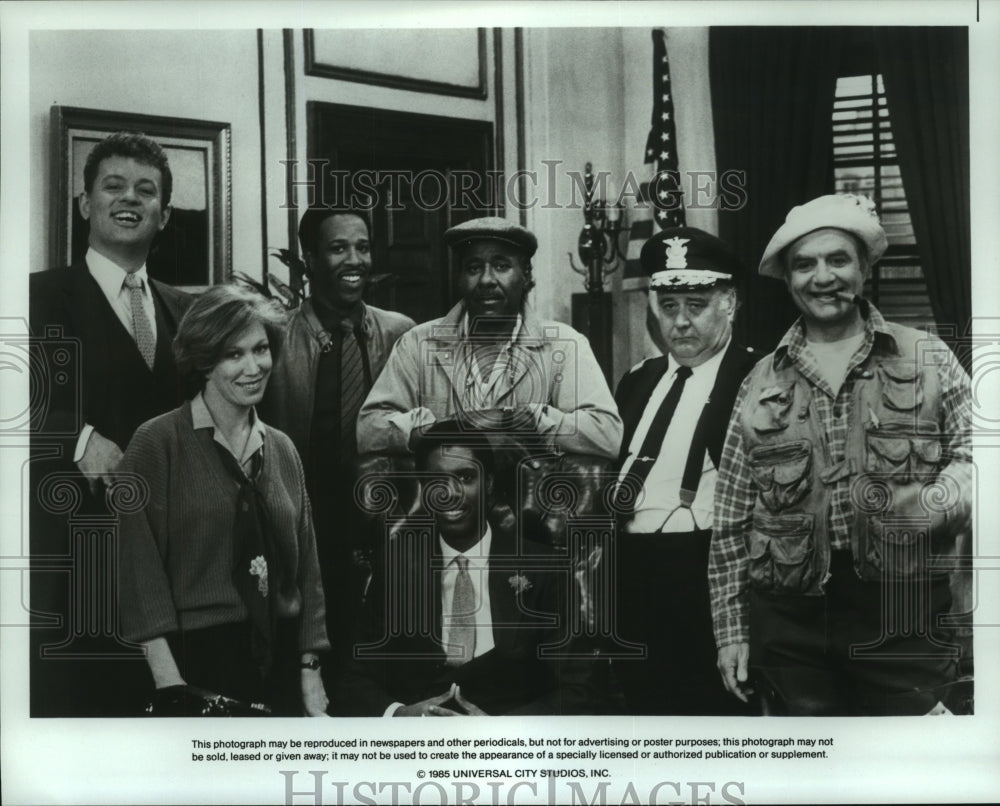 1985 Press Photo Cast of &quot;He&#39;s The Mayor&quot;. - hcp07049- Historic Images