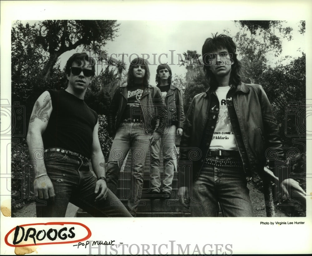 1991 Press Photo Members of rock band Droogs standing on outside stairs- Historic Images