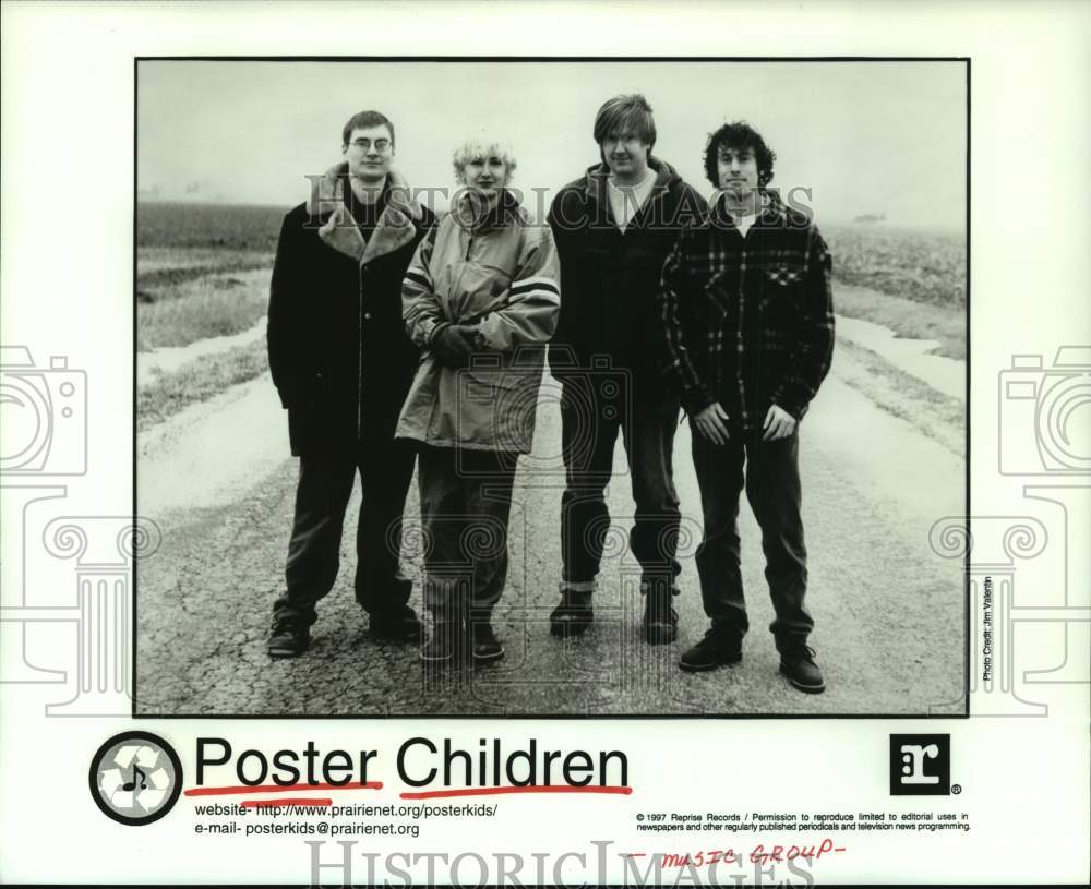 1997 Press Photo Poster Children; American Indie rock band members stand in road- Historic Images