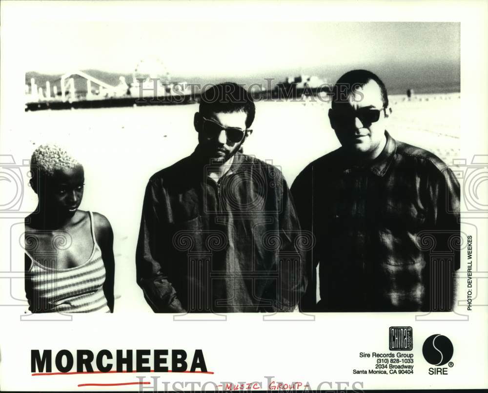 1998 Press Photo Morcheeba - band members on the beach - hcp07728- Historic Images