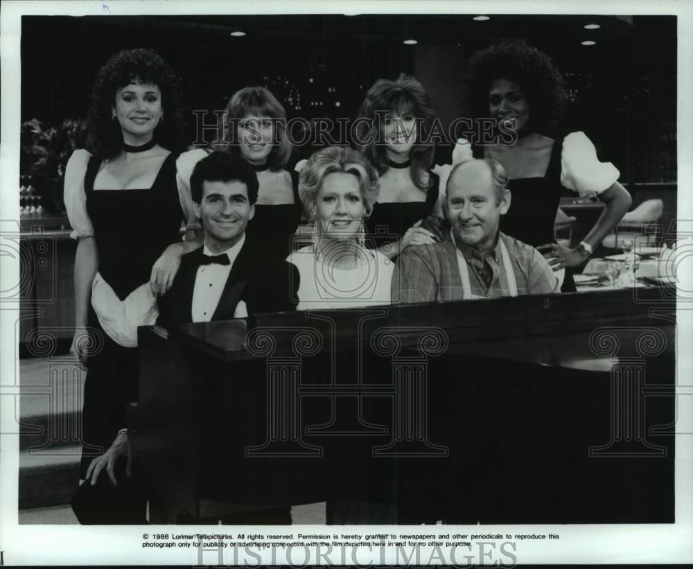 1986 Press Photo Cast Members of &quot;It&#39;s a Living&quot; TV Series Reunion Show- Historic Images