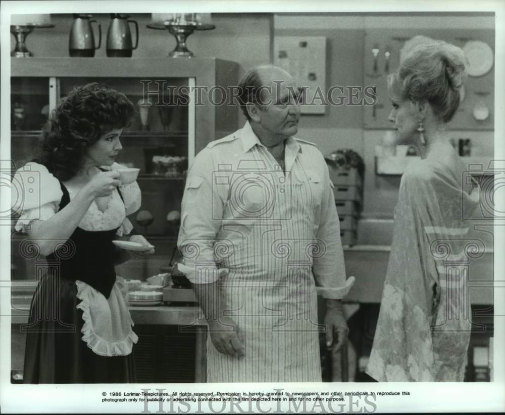 1986 Press Photo Scene on &quot;It&#39;s a Living&quot; TV Series - hcp08093- Historic Images