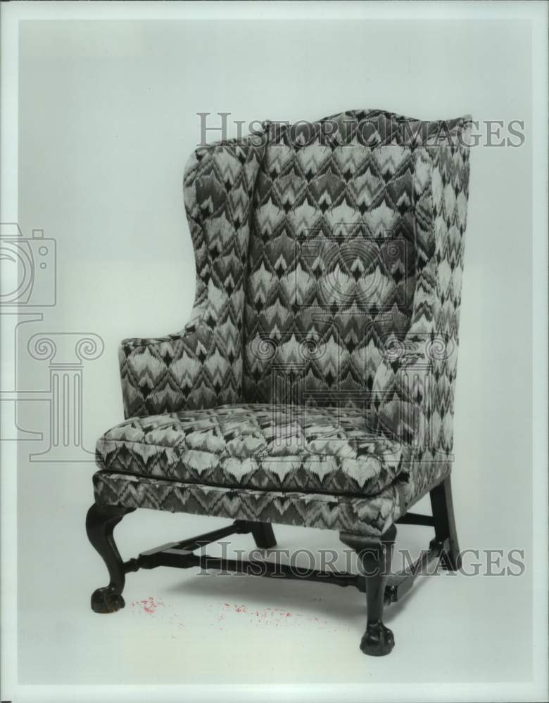 1991 Press Photo Mahogany Easy chair at the Museum of Americana at Tenneco- Historic Images