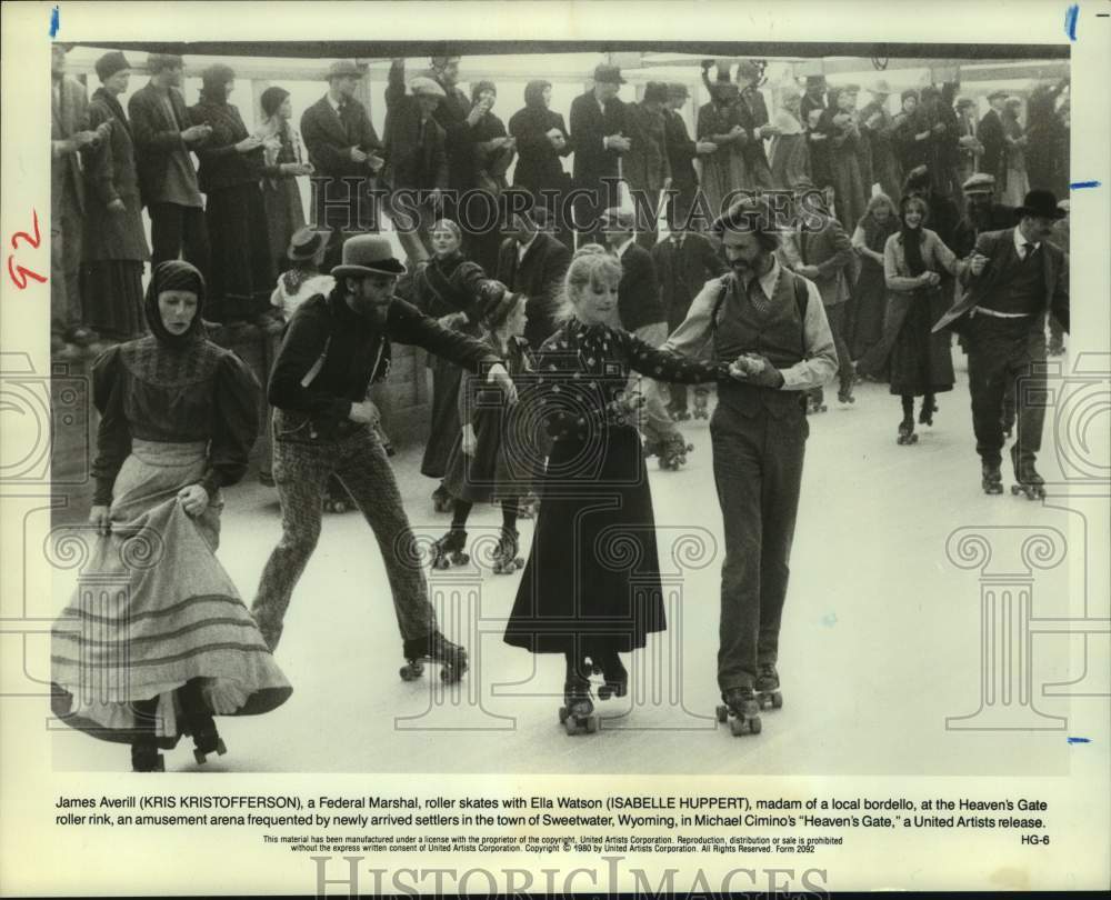 1980 Press Photo Kris Kristofferson, Isabelle Huppert skate in &quot;Heaven&#39;s Gate&quot;- Historic Images