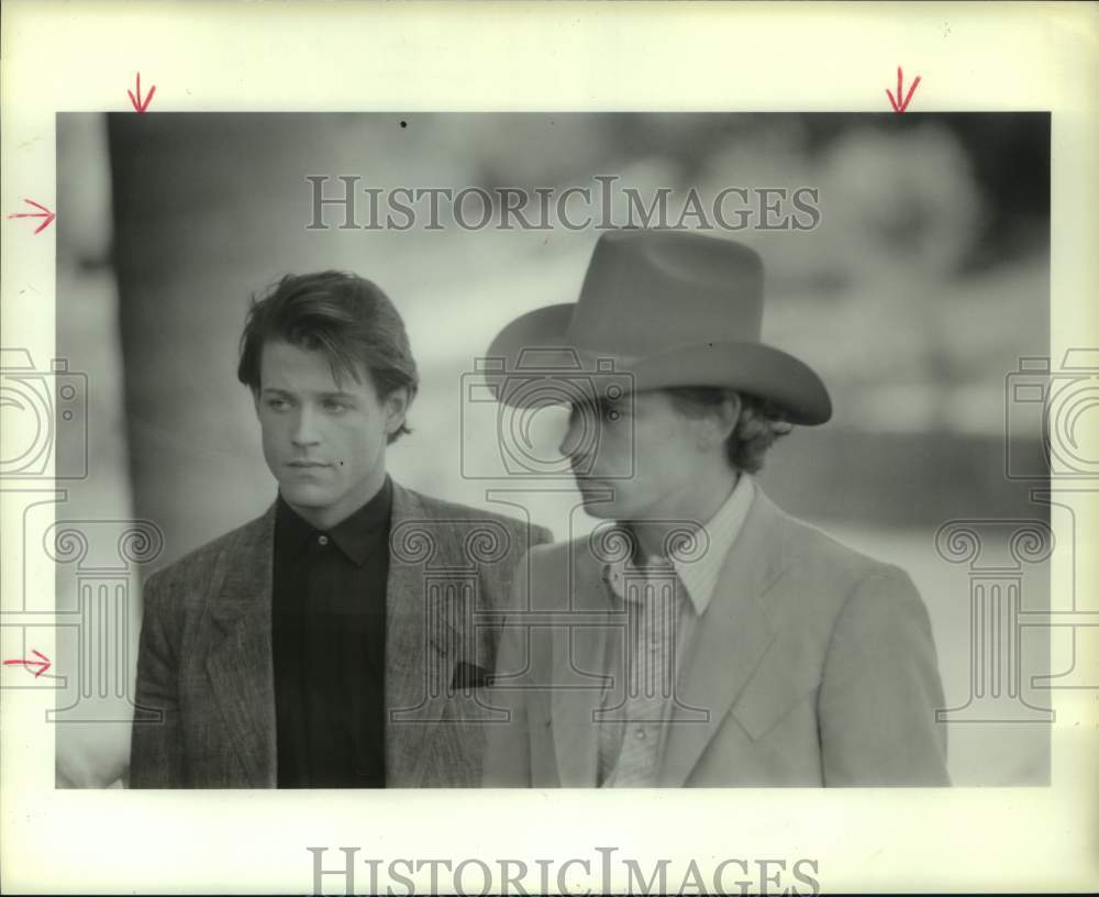 1986 Press Photo Michael Pare, Michael Beck on set of &quot;Houston Knights&quot; TV show- Historic Images