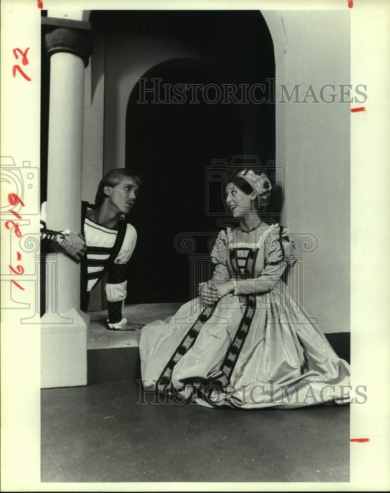 1984 Press Photo Jeff Bennett and Melissa Gray in The Two Gentlemen of Verona- Historic Images