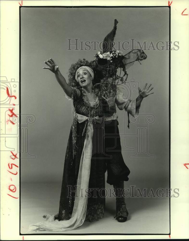 1981 Press Photo Jenny Pichanick and Philip Schuster act in Houston play- Historic Images