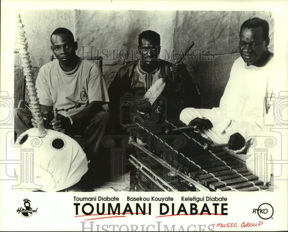 1995 Press Photo Music Group &quot;Toumani Diabate&quot; - hcp09958- Historic Images