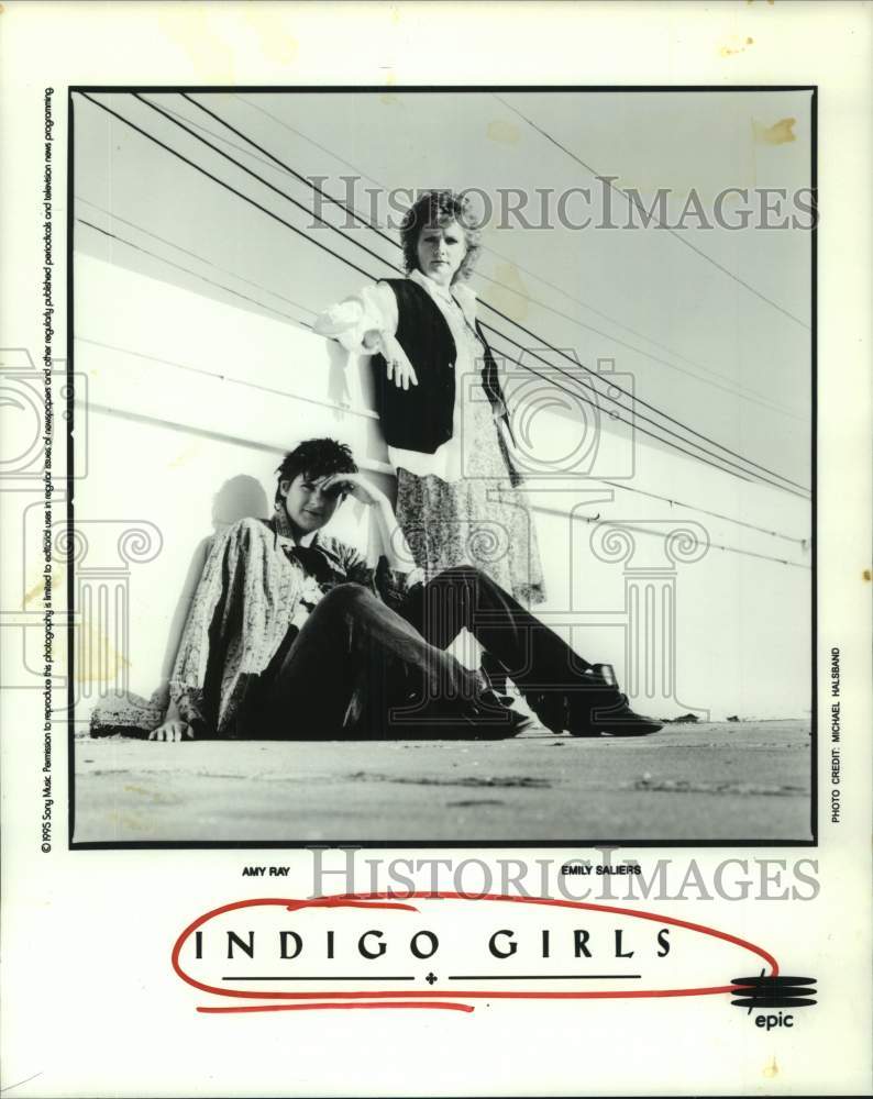 1995 Press Photo Amy Ray and Emily Saliers, of the Music Group Indigo Girls- Historic Images