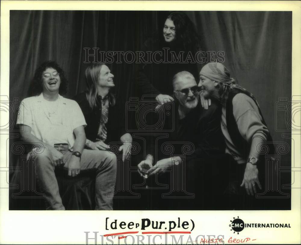 1998 Press Photo Members of band Deep Purple having a laid back moment- Historic Images