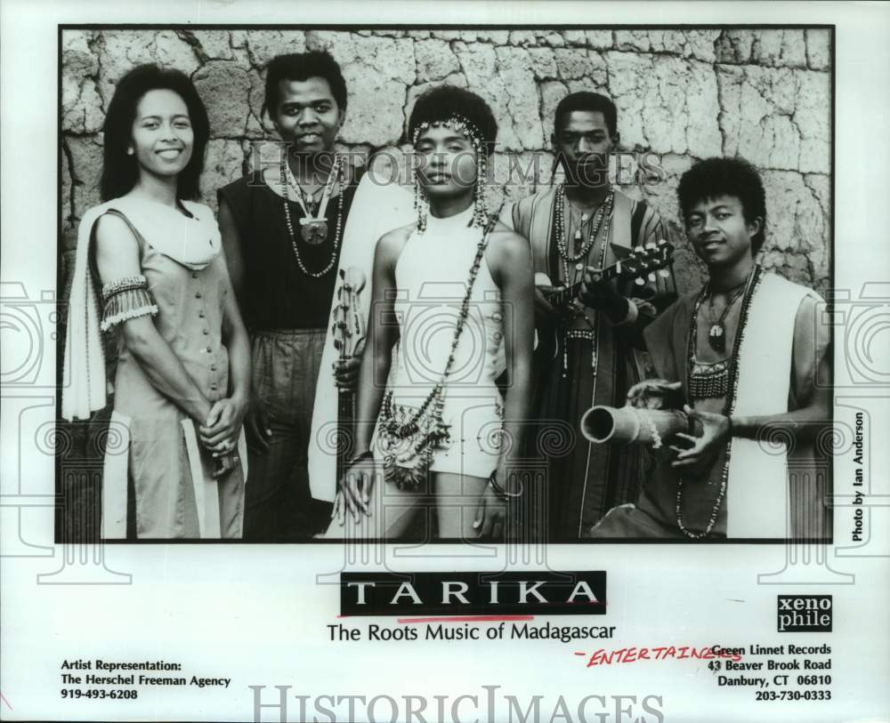 1995 Press Photo Entertainers &quot;Tarika,&quot; The Roots Music of Madagascar- Historic Images