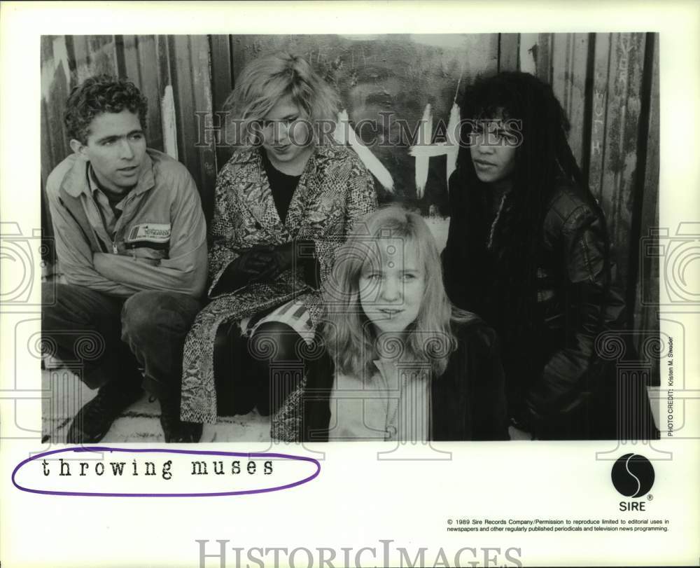 1989 Press Photo Members of the rock music group &quot;Throwing Muses&quot; - hcp10977- Historic Images