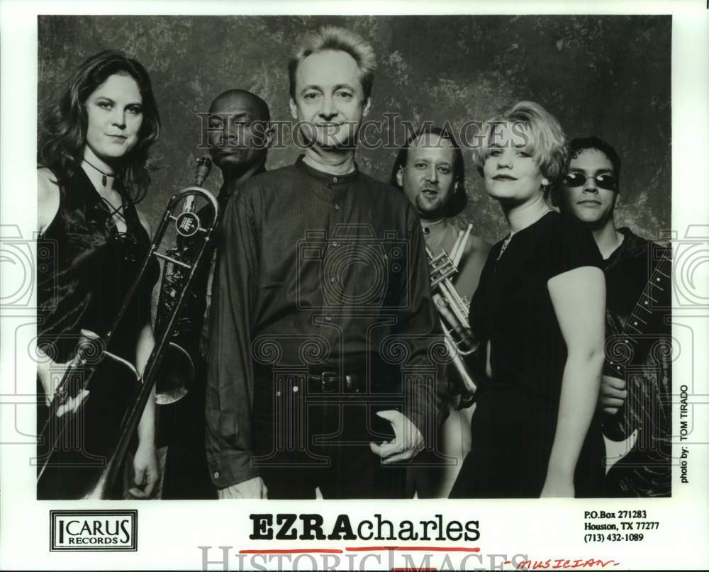 1998 Press Photo Ezra Charles with a group of musicians - hcp11205- Historic Images