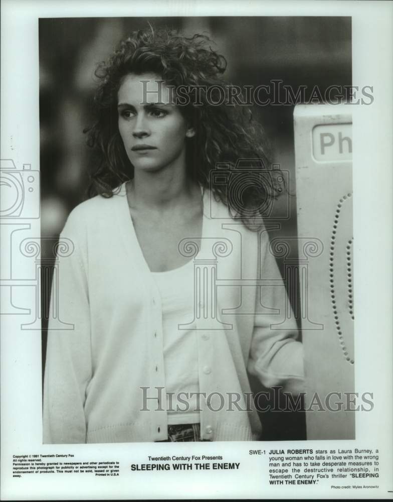 1991 Press Photo Julia Roberts as Laura Burney in &quot;Sleeping With the Enemy&quot;- Historic Images