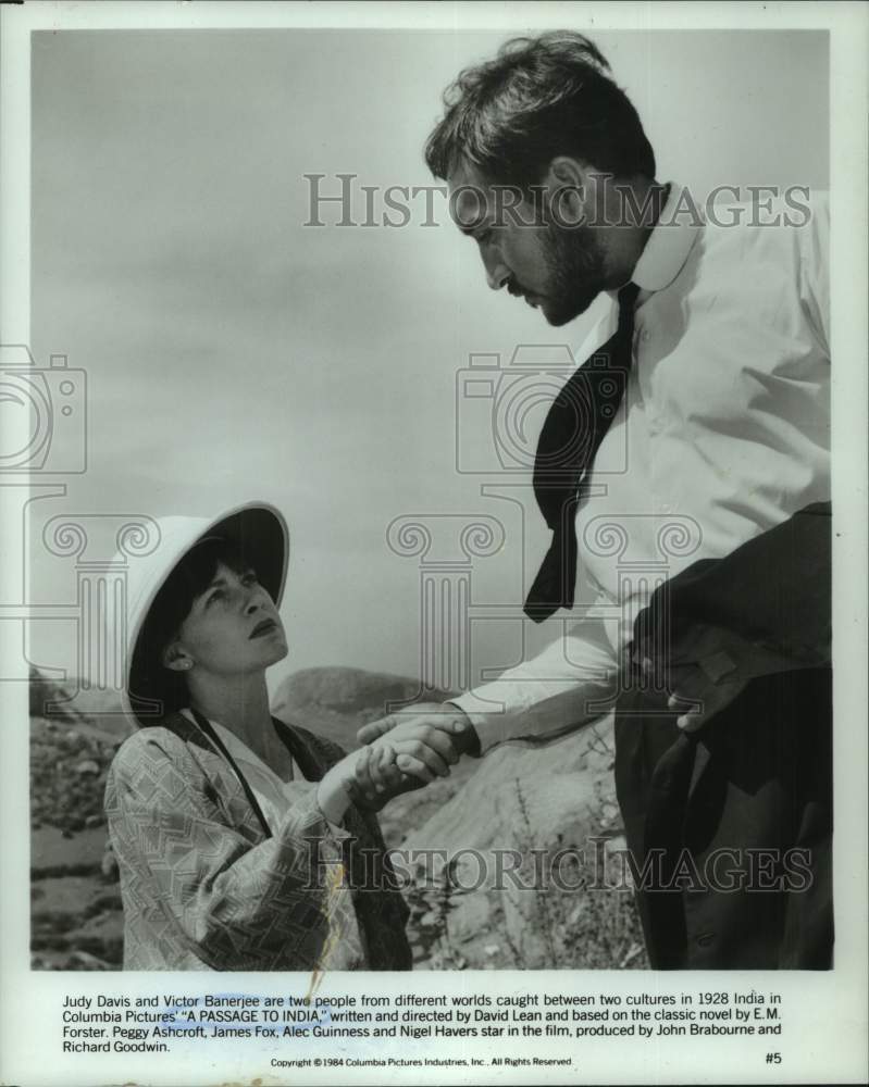 1984 Press Photo Actor Judy Davis, Victor Banerjee in &quot;A Passage to India&quot;- Historic Images