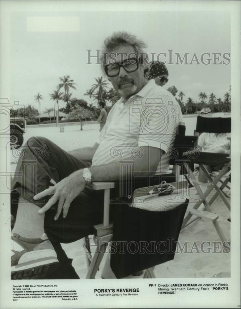 1985 Press Photo Director James Komack on Set in &quot;Porky&#39;s Revenge&quot; - hcp11941- Historic Images