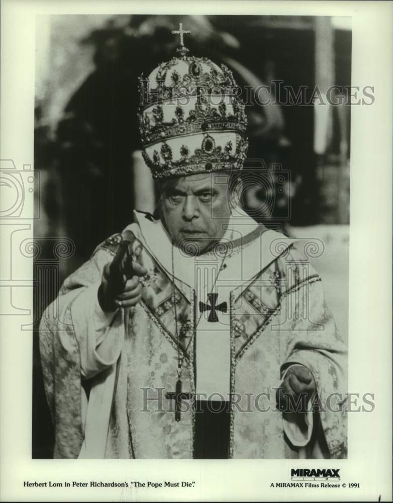 1991 Press Photo Herbert Lom, scene from Peter Richardson&#39;s &quot;The Pope Must Die&quot;- Historic Images