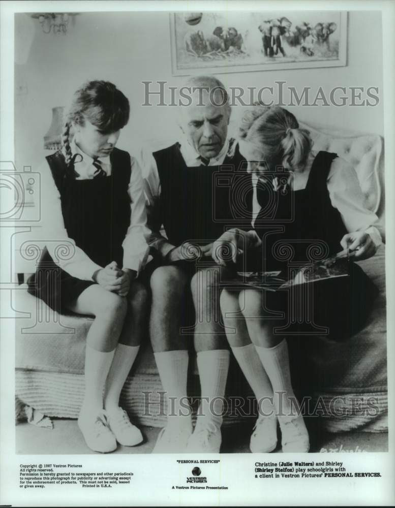 1987 Press Photo Julie Walters, Shirley Stelfox with client in &quot;Personal Service- Historic Images