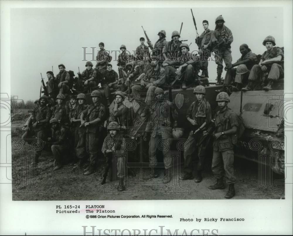 1986 Press Photo The entire platoon cast from film &quot;Platoon&quot; - hcp12178- Historic Images