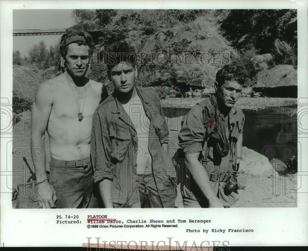 1986 Press Photo Willem Dafoe, Charlie Sheen, Tom Berenger in &quot;Platoon&quot;- Historic Images