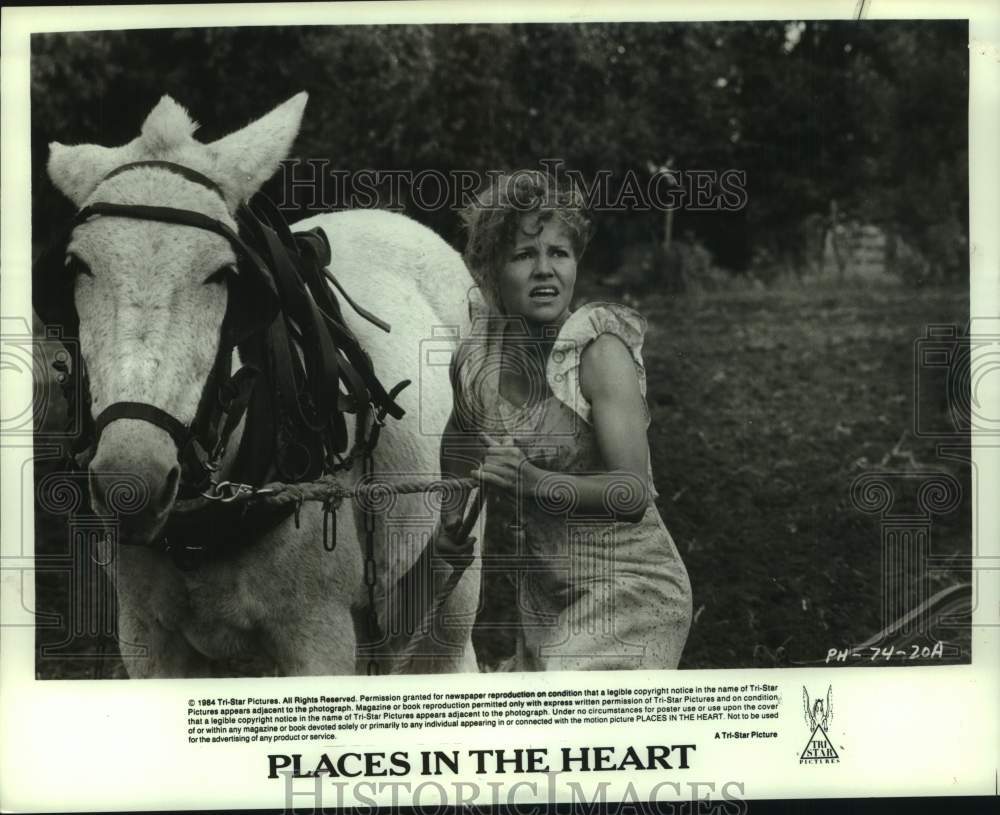 1984 Press Photo Actress Sally Field in Scene From Places in the Heart- Historic Images