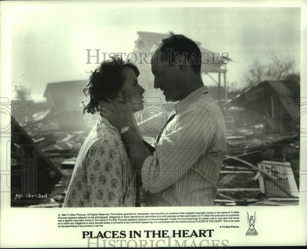 1984 Press Photo Actors Amy Madigan and Terry O&#39;Quinn in Places in the Heart- Historic Images