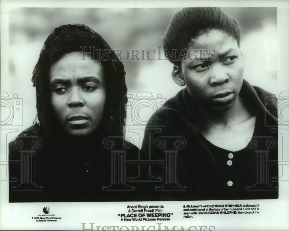 1986 Press Photo Gcina Mhlophe, Thoko Ntshinga - &quot;Place of Weeping&quot; movie scene- Historic Images