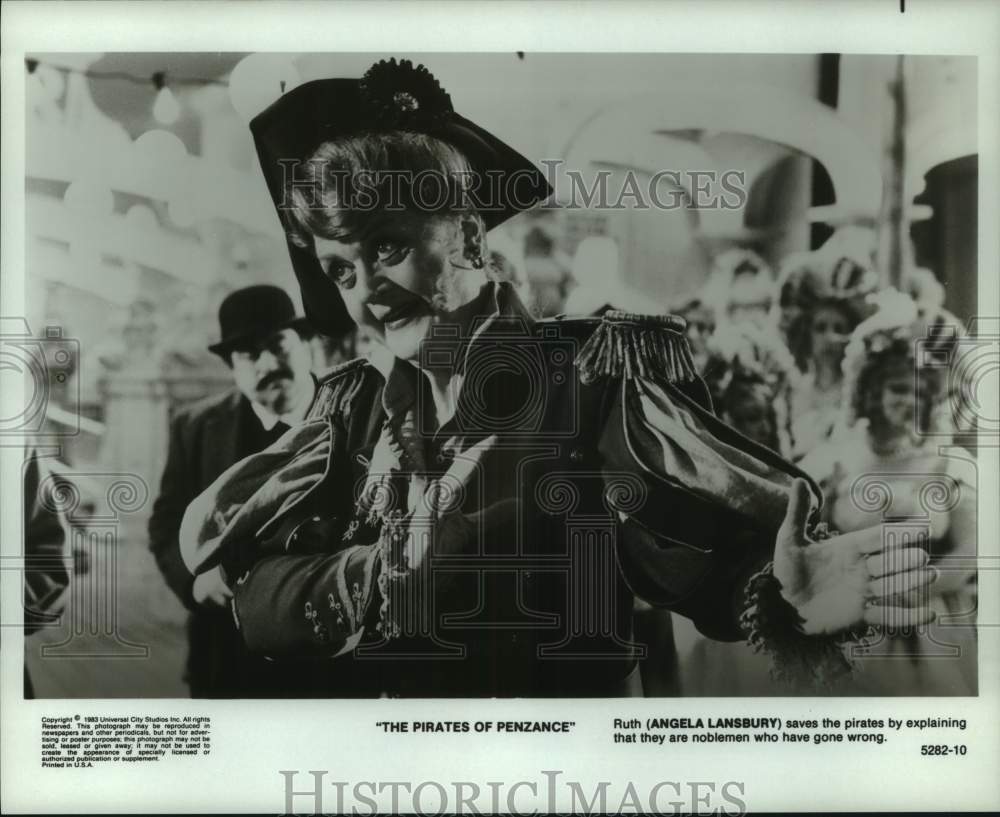 1983 Press Photo Angela Lansubry in "The Pirates of Penzance" movie scene- Historic Images