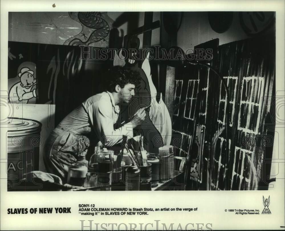 1989 Press Photo Actor Adam Coleman Howard Paints in Scene, Slaves of New York- Historic Images