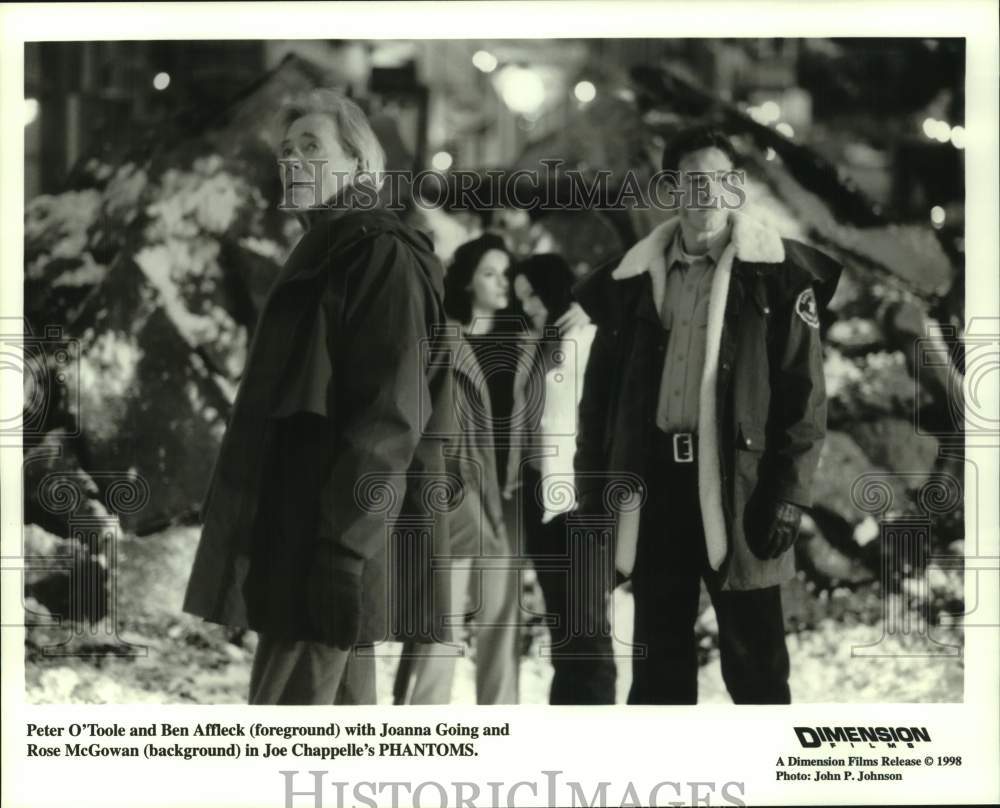 1998 Press Photo Peter O&#39;Toole, Ben Affleck and Others in Scene from &quot;Phantoms&quot;- Historic Images