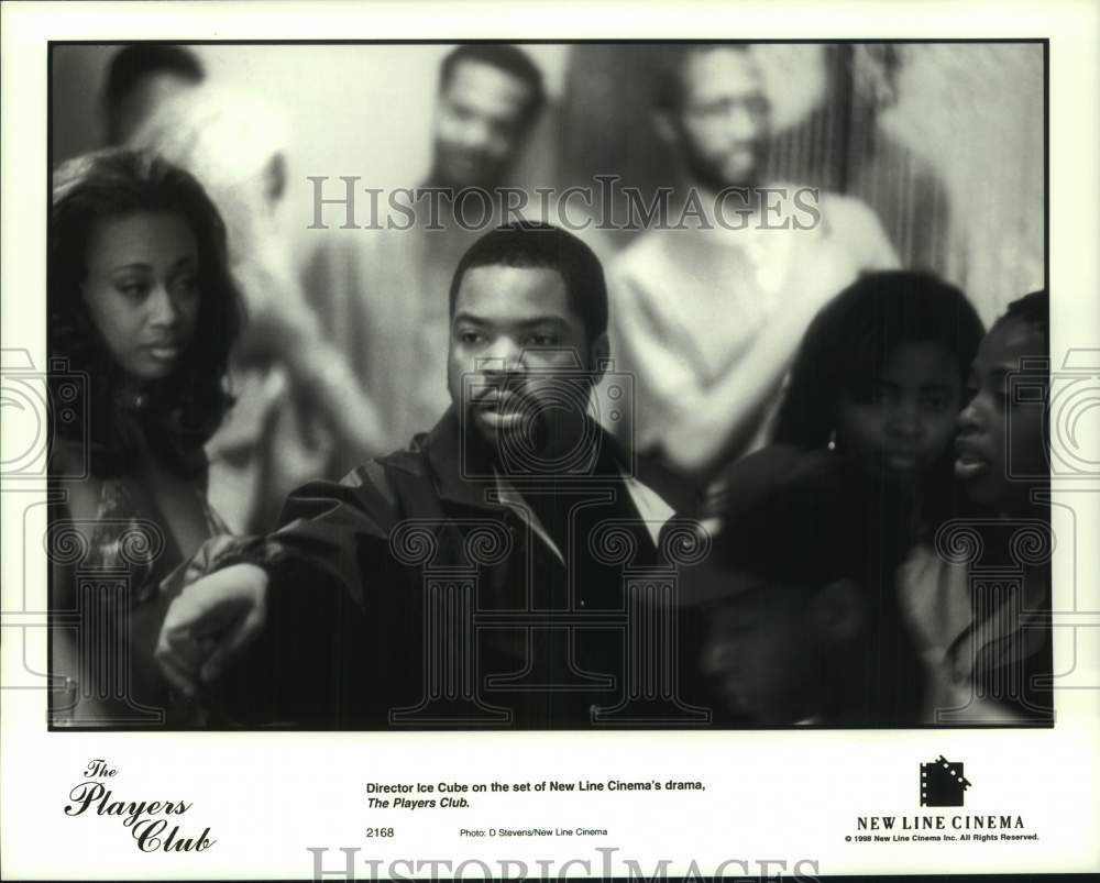 1998 Press Photo Director on the set of &quot;The Players Club&quot; - hcp12478- Historic Images