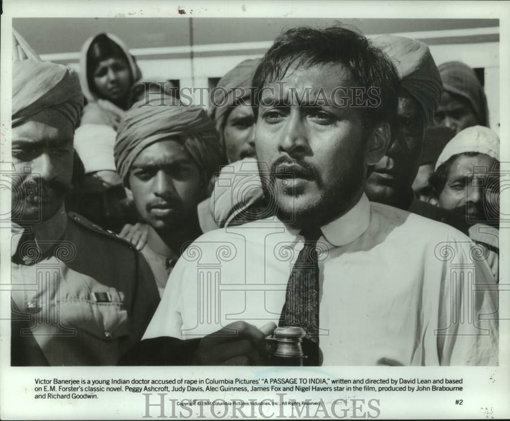 1984 Press Photo Scene with Victor Banerjee Starring in &quot;A Passage to India&quot;- Historic Images