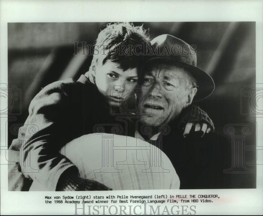 1988 Press Photo Max von Sydow &amp; Pelle Hvengaard in &quot;Pelle the Conqueror&quot;- Historic Images